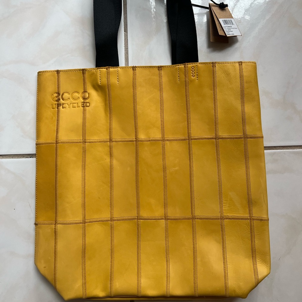 ✨ NWT Yellow Ecco Tote Bag